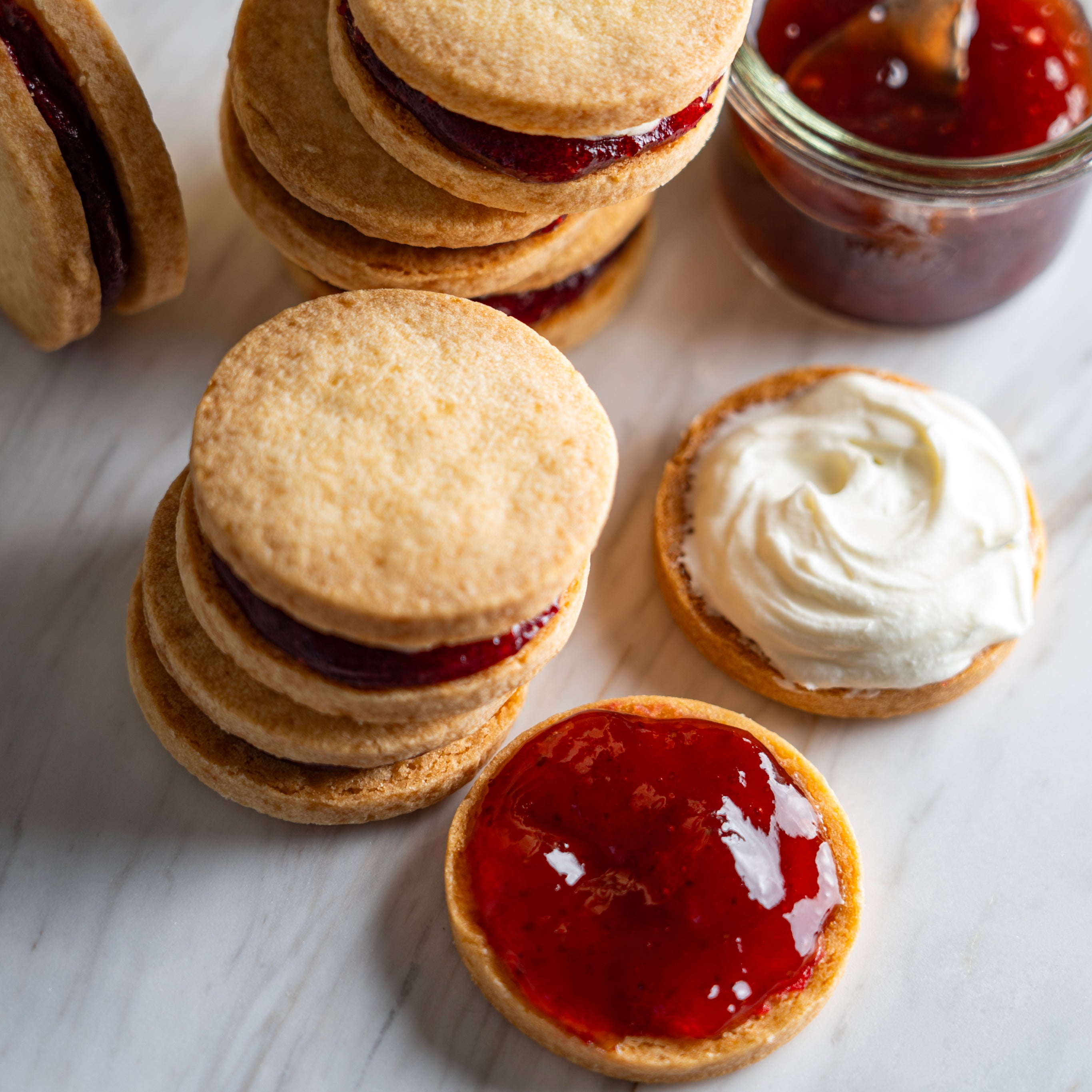 いちごのジャムサンドクッキー&いちごとミルクのジャムサンドクッキーBOX