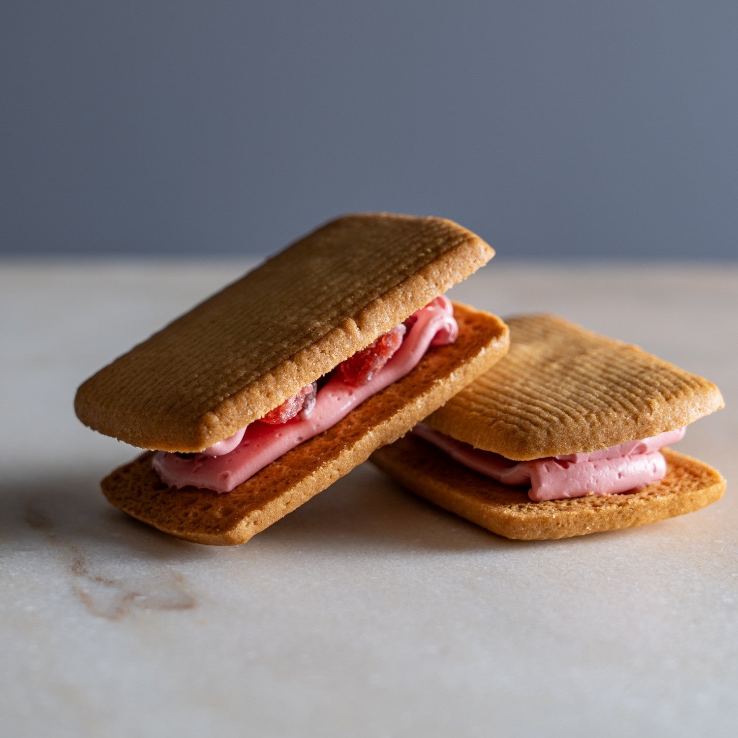 とっておき いちごバターサンド〈プレーン&ココア〉(各4個入り)