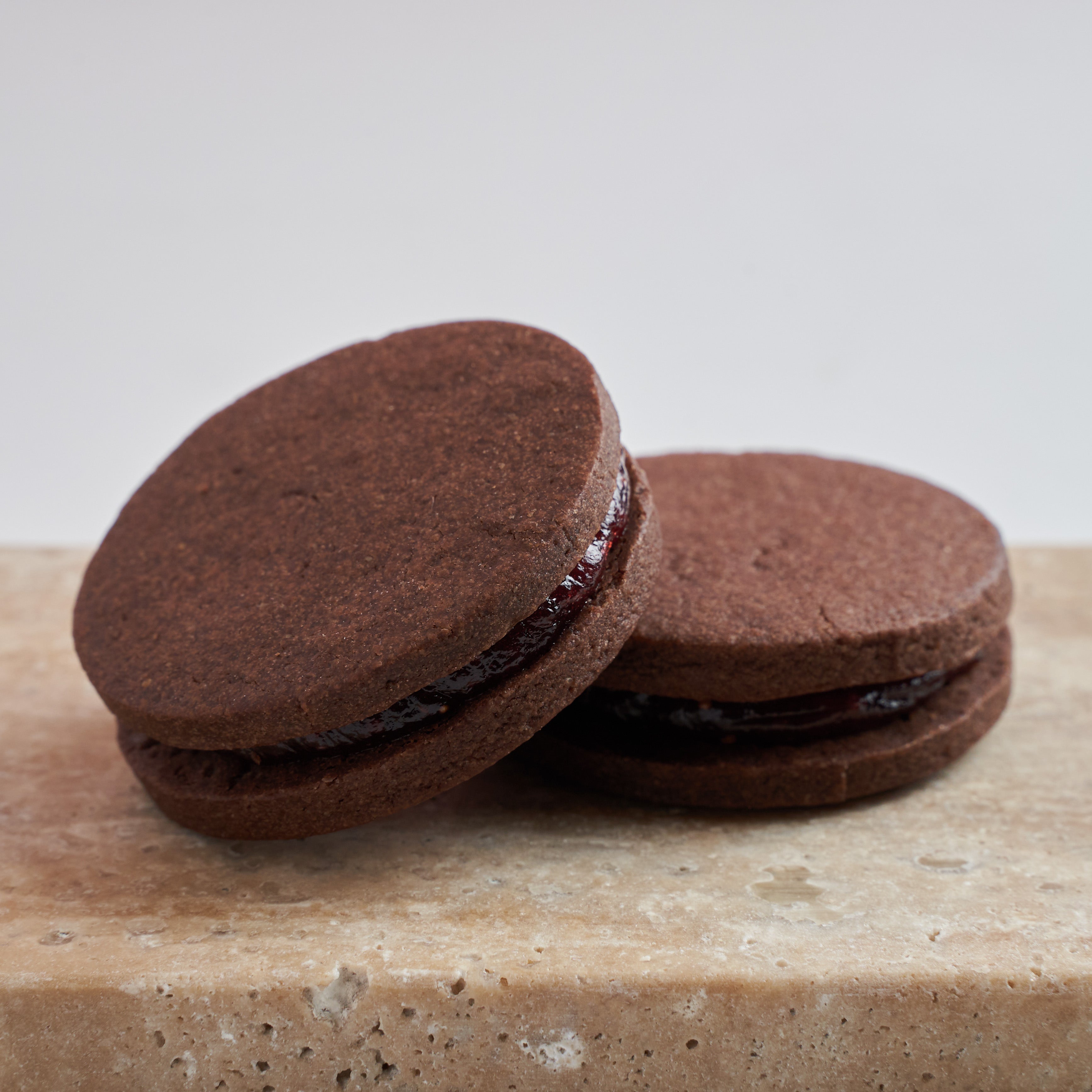 いちごのジャムサンドクッキープレーン＆ココア 各2個入り