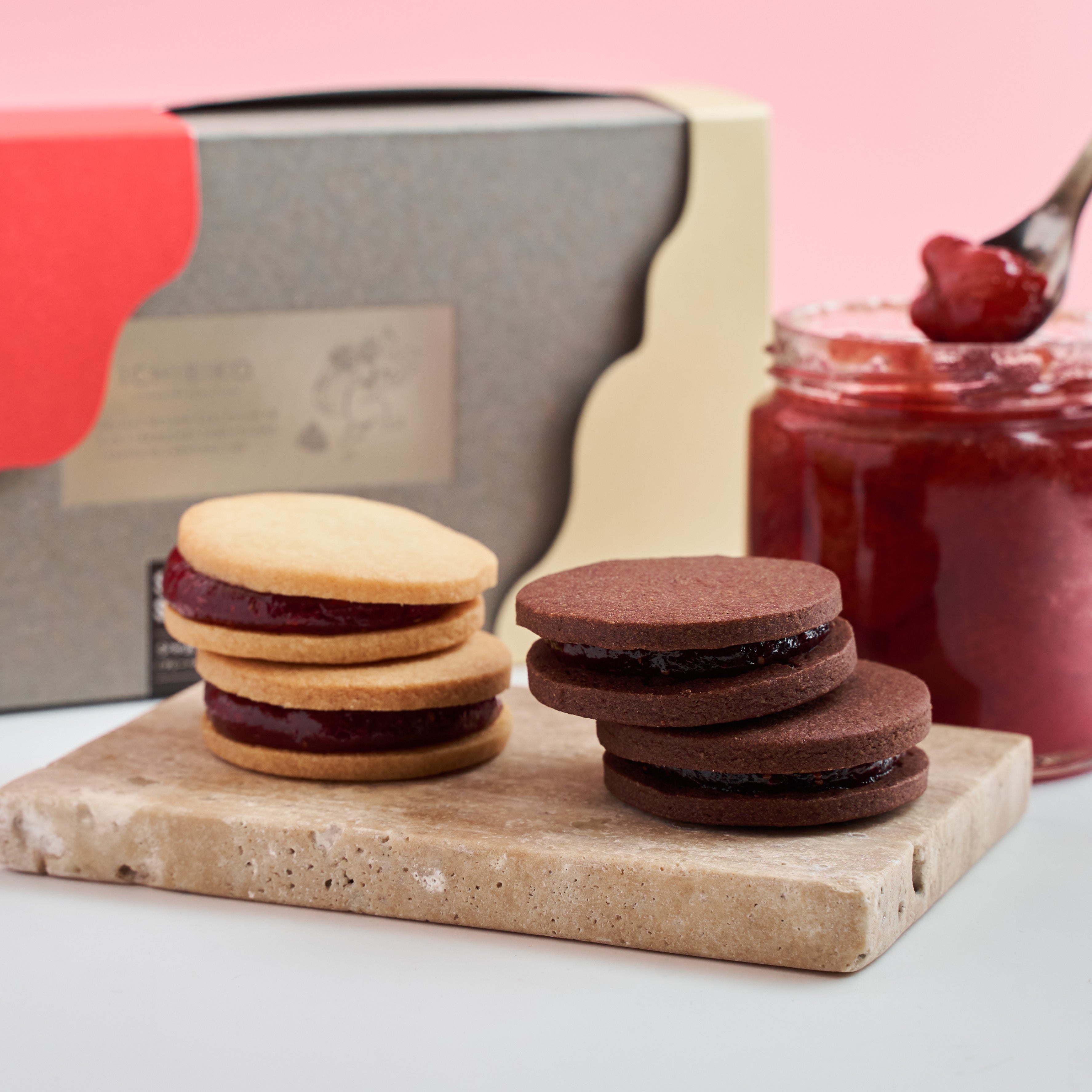 いちごのジャムサンドクッキープレーン＆ココア 各2個入り