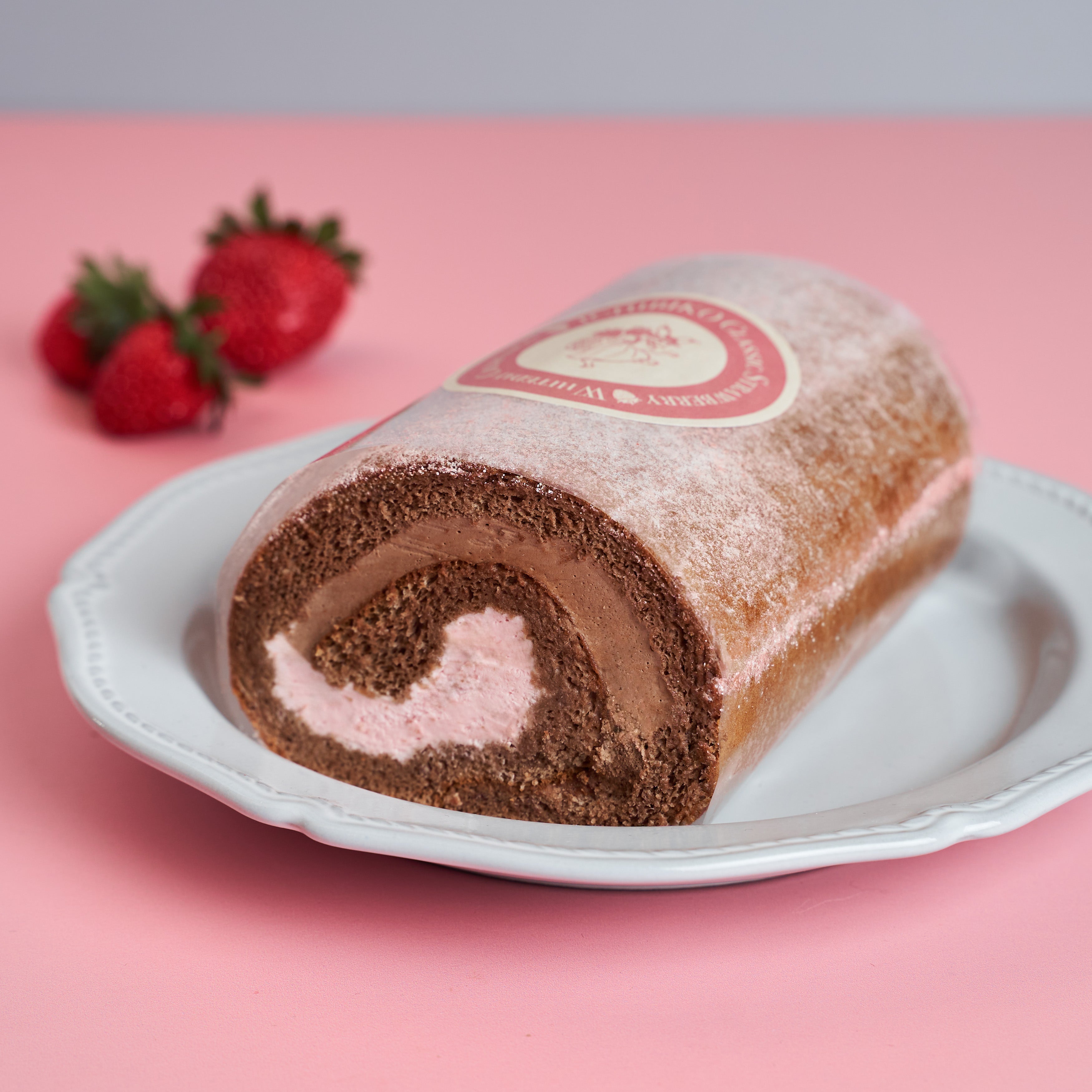 いちごのチョコロールケーキ