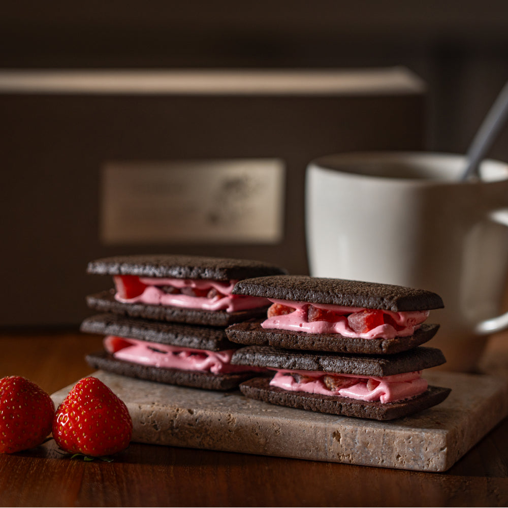 とっておき いちごバターサンド〈ココア〉（4個入り）