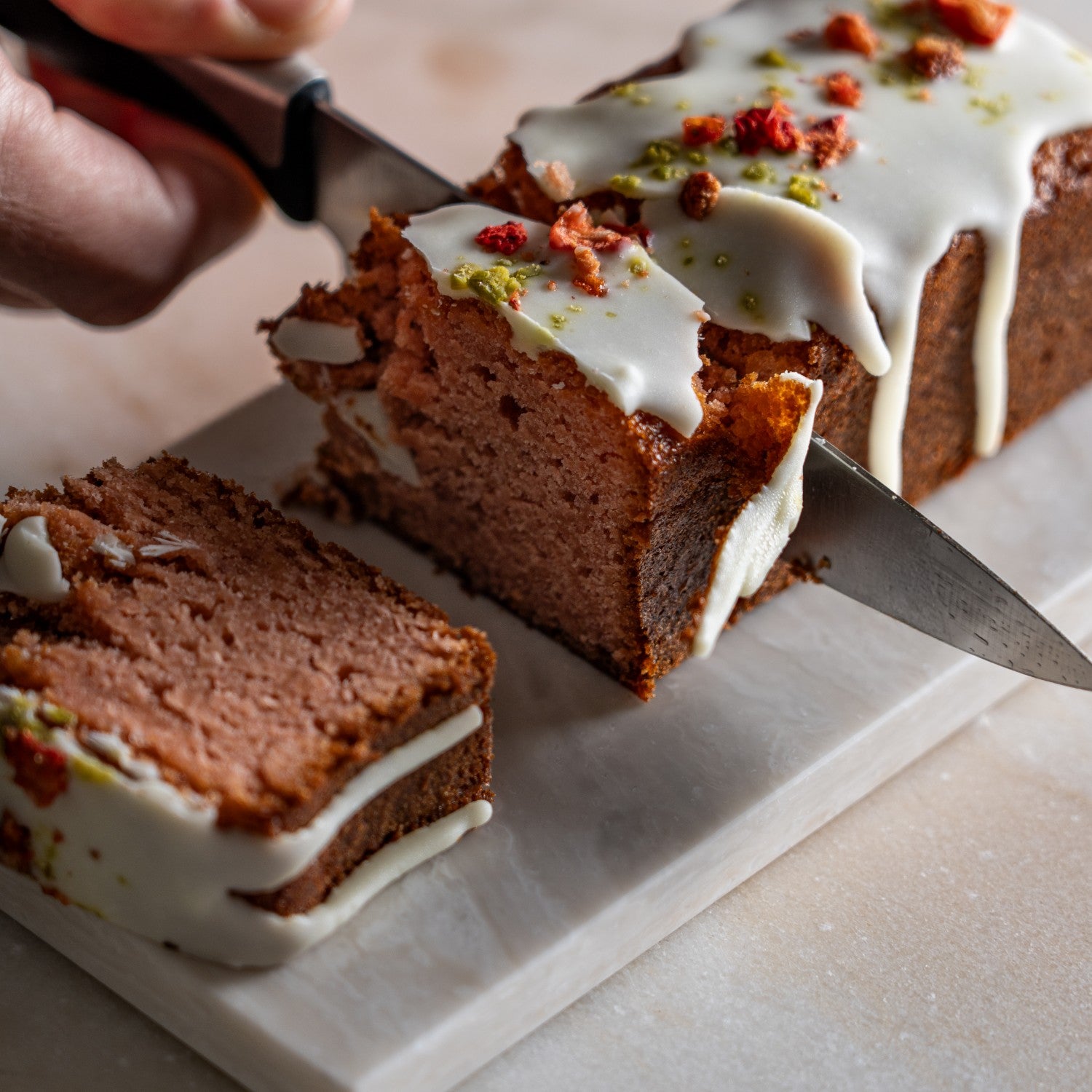 ホワイトチョコがけいちごパウンドケーキ