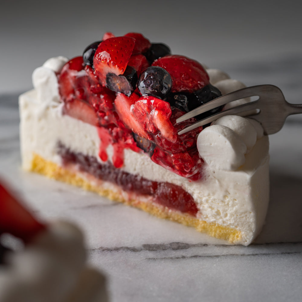 ミガキイチゴとベリーのケーキ（4号サイズ）